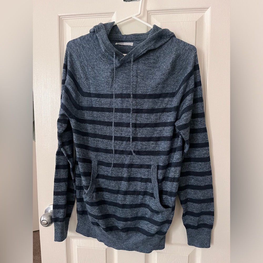 Men’s small blue tee-shirt with hoodie
